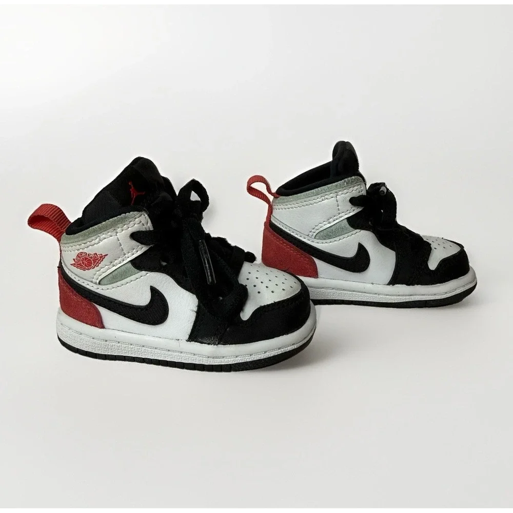 Jordan Unisex Baby/Toddler Mid Top Sneakers US 4C White/Black/Red BQ6933-100